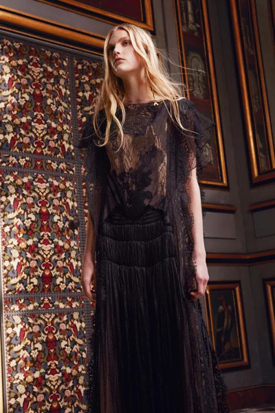 Look 30